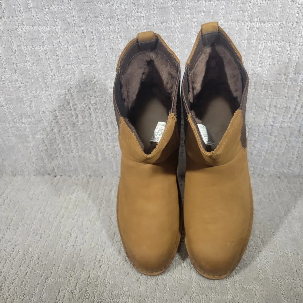 UGG Larra Womens Size 10.5 Chestnut Water Resistant Nubuck Leather Chelsea Boots